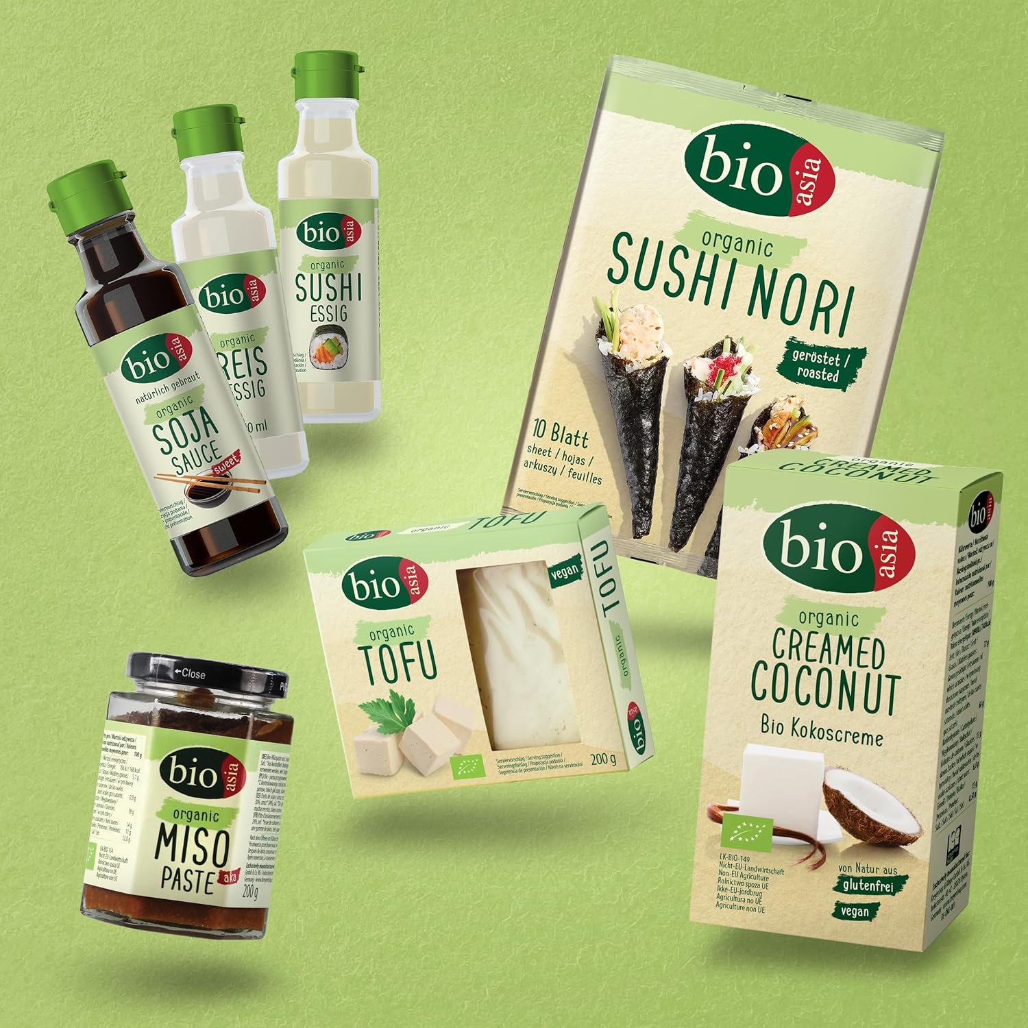 Frisch zubereitetes Sushi und Maki-Rollen aus japanischem Rundkornreis.